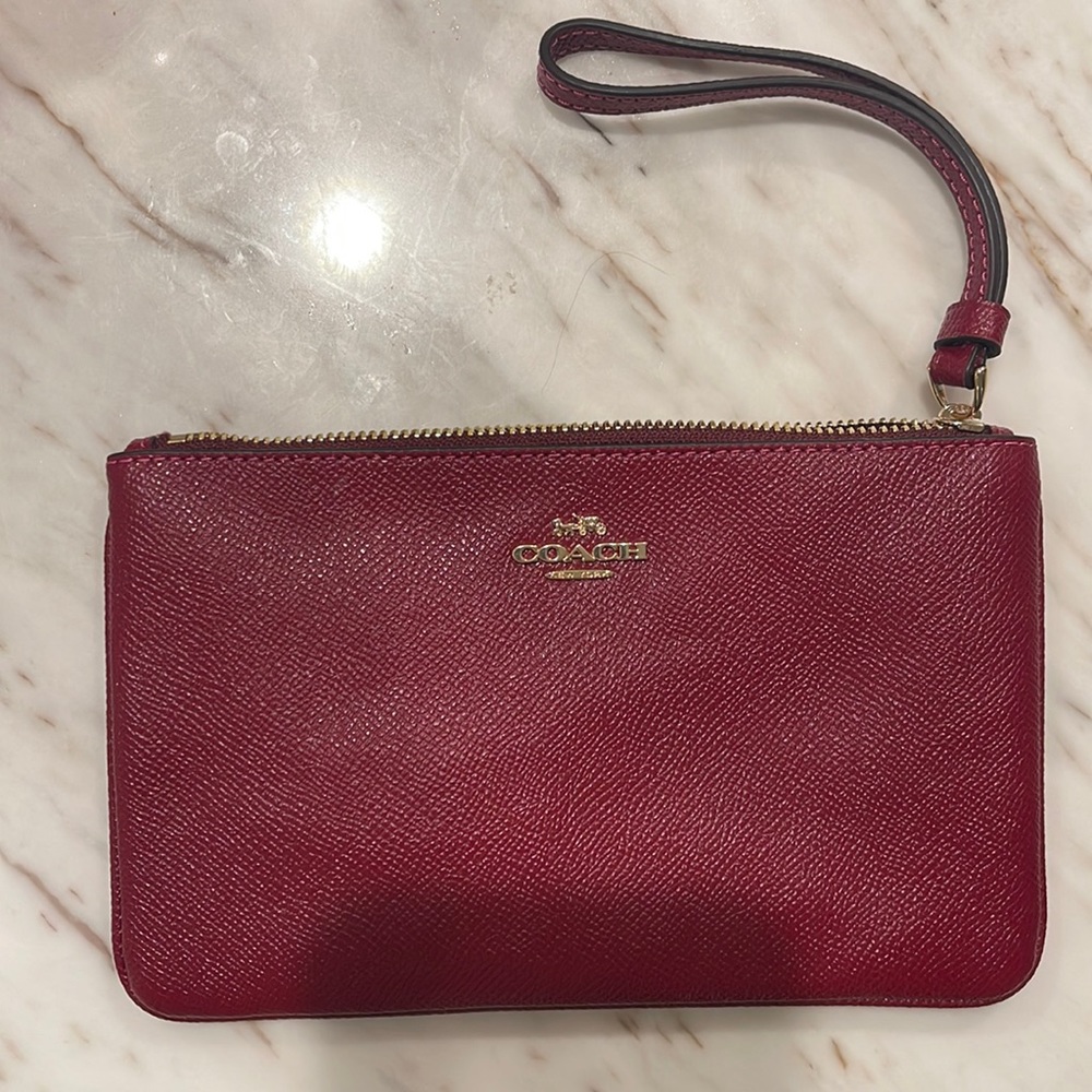 BRAND NEW UNUSED COACH WRISTLET, BURGUNDY!
